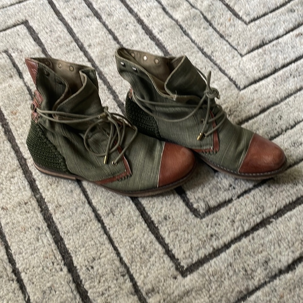 The Sak | Olive Jada Canvas Bootie - Women size 6